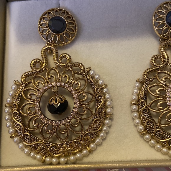 Earring - Picture 3 of 3